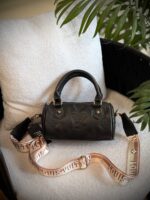 کیف زنانه گلدوزی LV