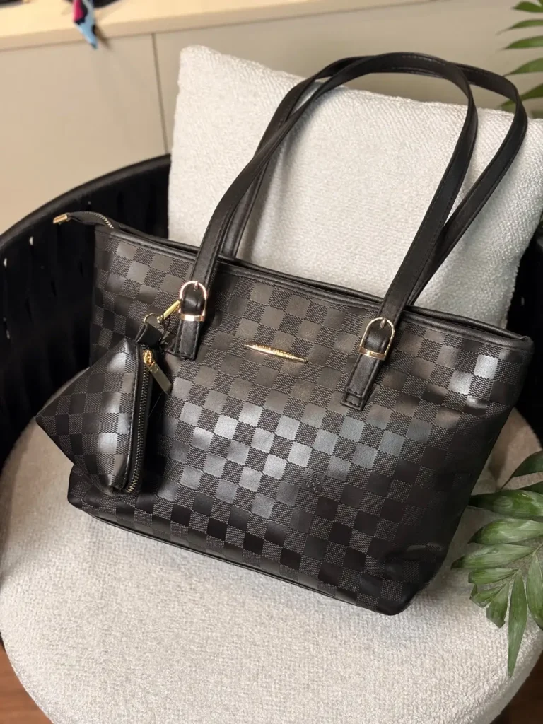 کیف زنانه بزرگ چهارخونه LV
