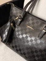 کیف زنانه بزرگ چهارخونه LV - 14318 - Image 2